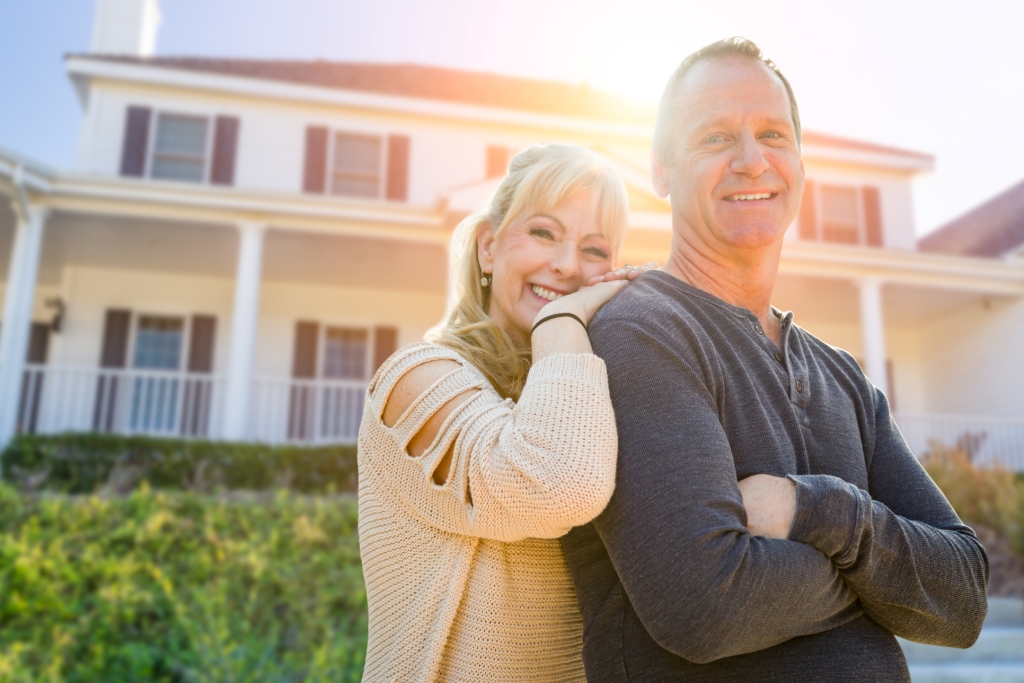 senior couple reverse mortgage downsizing